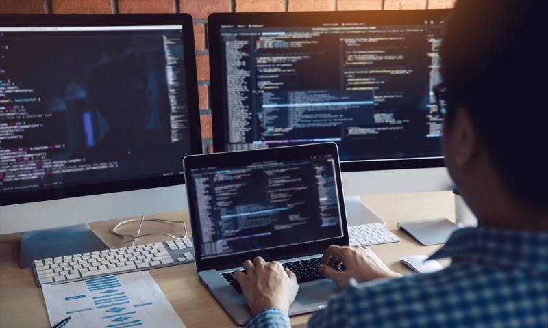 数据科学选型：R与Python如何赋能界首市网站建设？